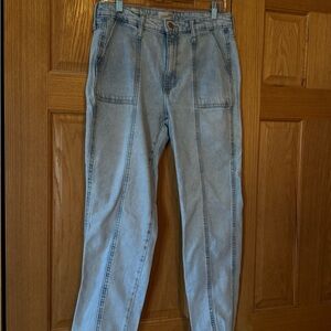 Universal Thread Women's Light Blue Straight Leg Jeans